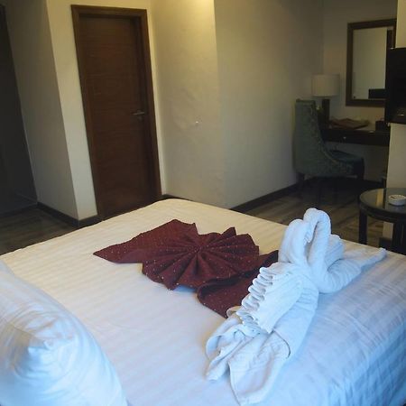 Savoey Hotel Лахор Экстерьер фото