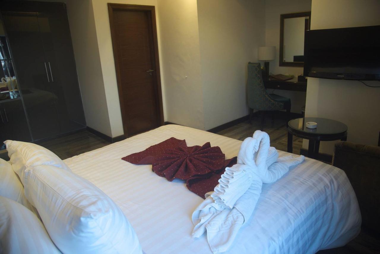 Savoey Hotel Лахор Экстерьер фото