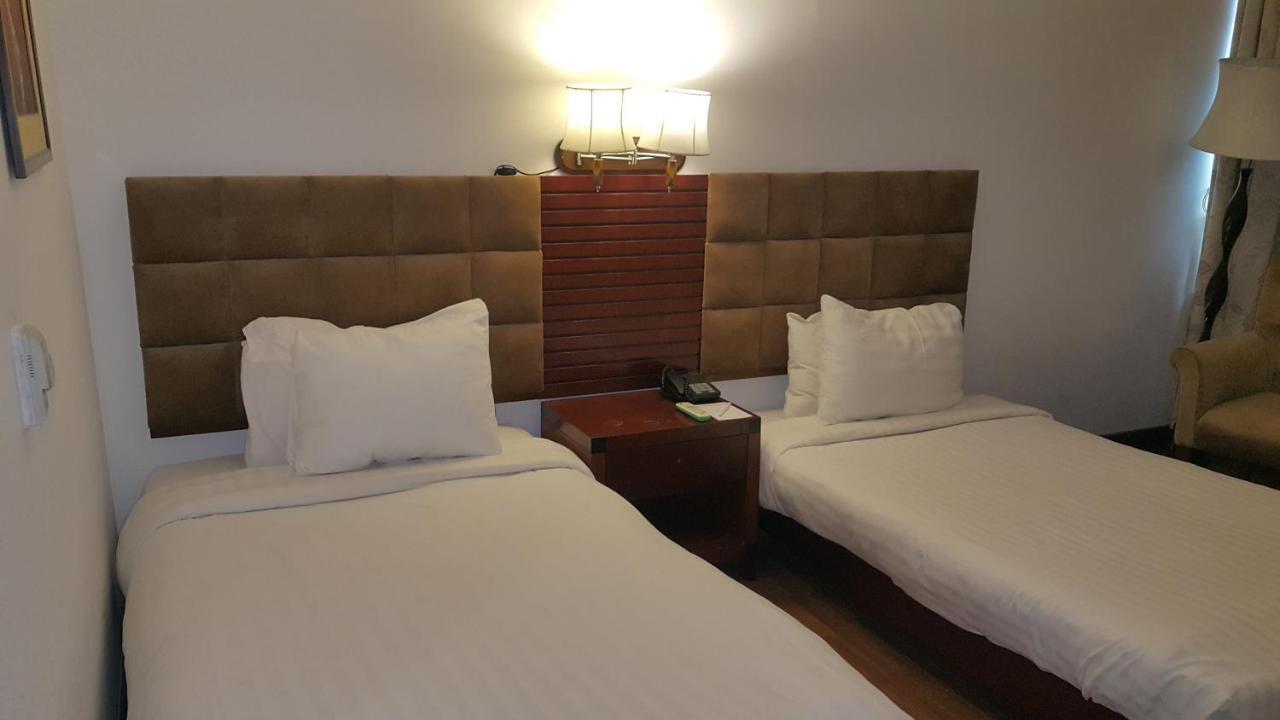 Savoey Hotel Лахор Экстерьер фото