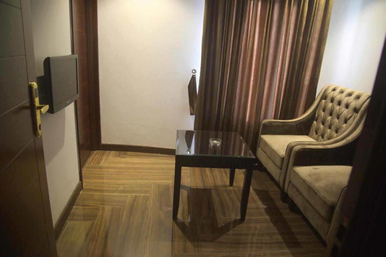 Savoey Hotel Лахор Экстерьер фото
