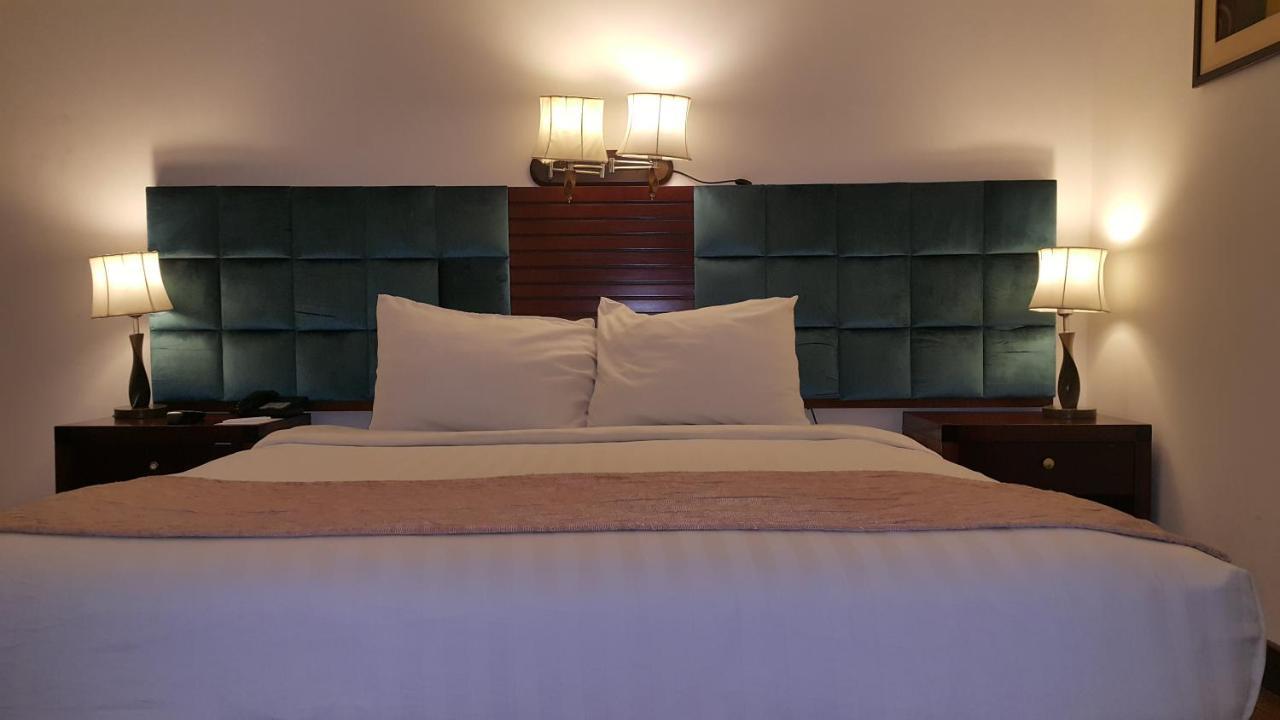 Savoey Hotel Лахор Экстерьер фото