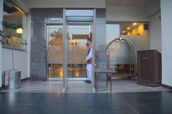 Savoey Hotel Лахор Экстерьер фото